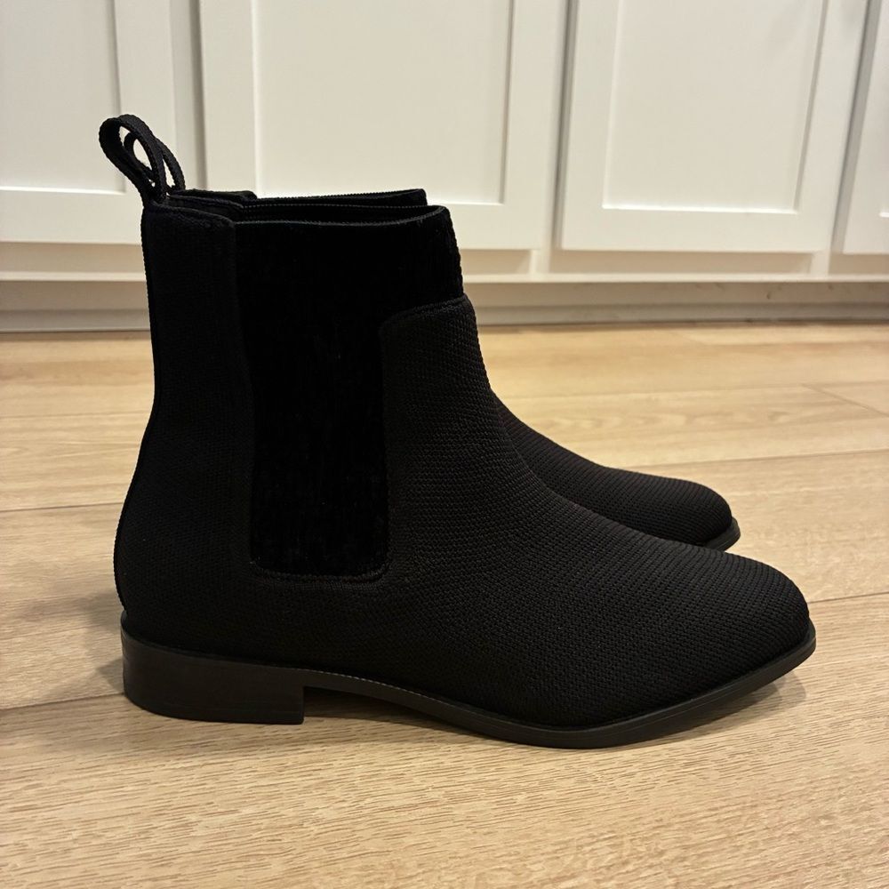 NEW Vivaia Women’s Riley Water Repellant Ankle Boot Knit Black Size 37.5/7 US